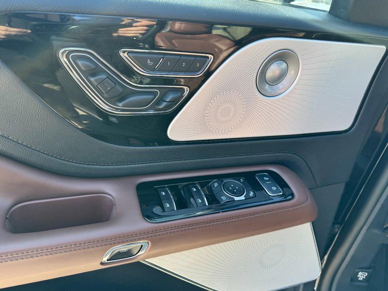 Certified 2025 Lincoln Aviator Reserve w/ Equipment Group 201A image 25