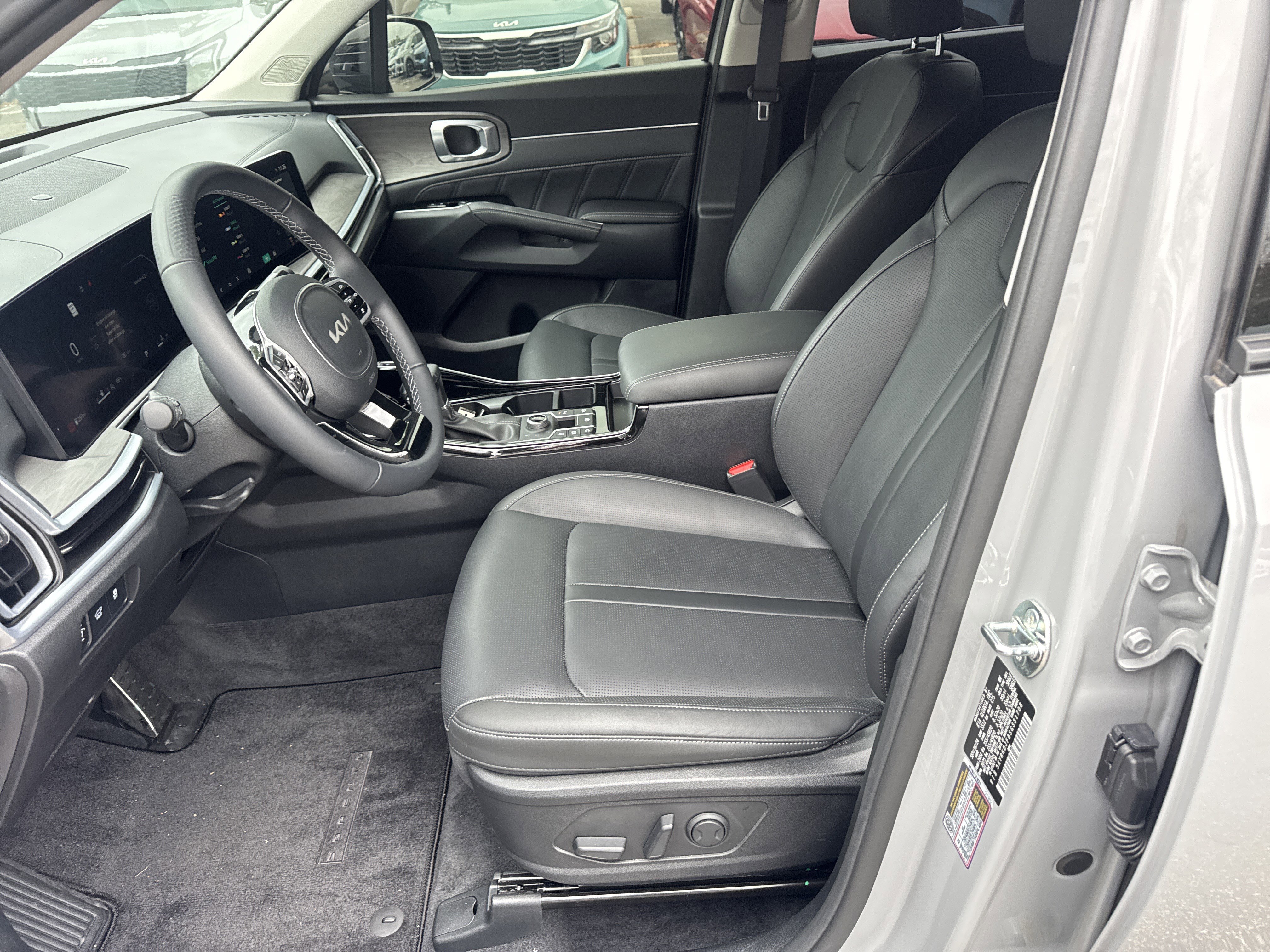 Certified 2025 Kia Sorento SX image 9