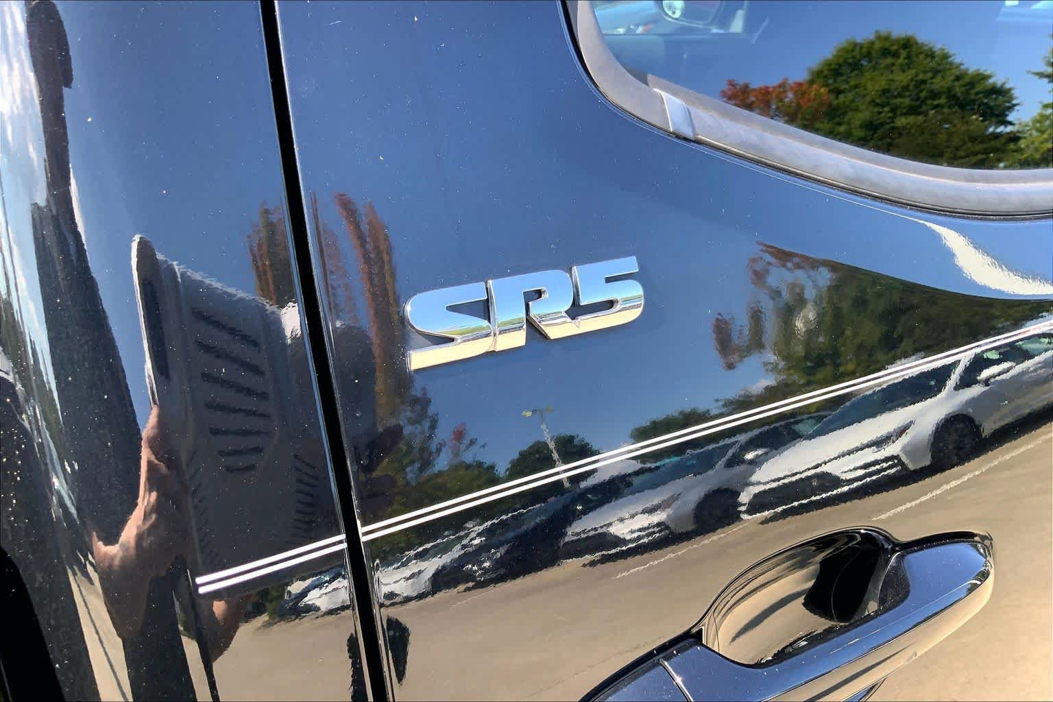 Used 2021 Toyota Tacoma SR5 w/ SR5 Appearance Package (SM) RWD image 10