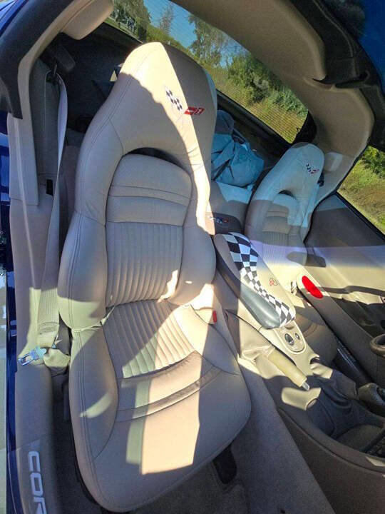 Used 2004 Chevrolet Corvette Coupe w/ Preferred Equipment Group image 22