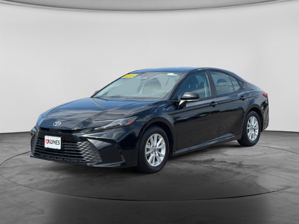 Used 2025 Toyota Camry LE FWD image 3