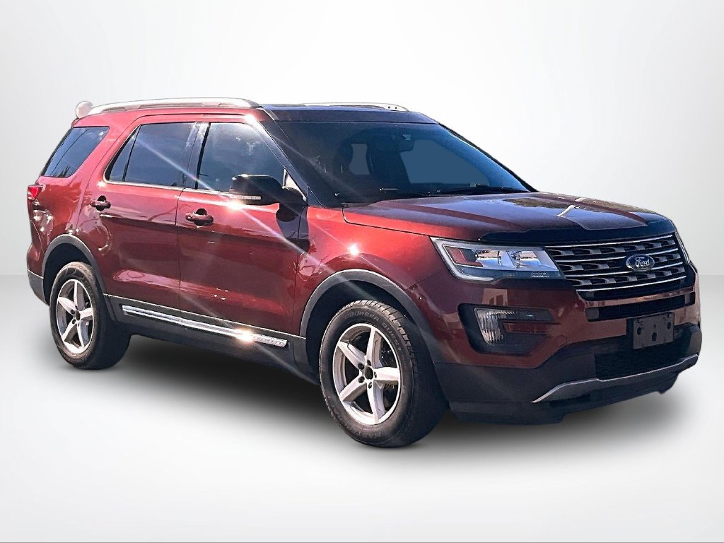 Used 2016 Ford Explorer XLT w/ Equipment Group 202A AWD/4WD image 13