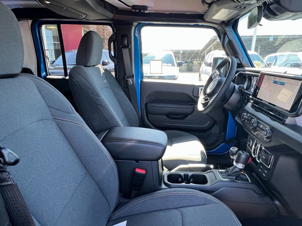 New 2025 Jeep Gladiator Sport AWD/4WD image 12