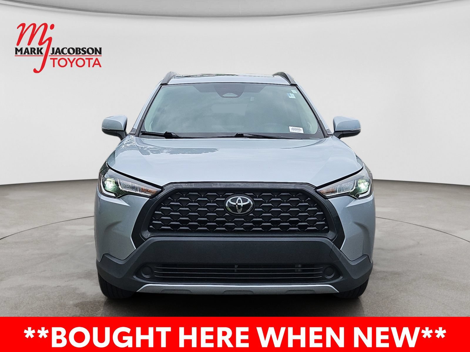 Used 2023 Toyota Corolla Cross LE w/ Moonroof Package FWD image 3