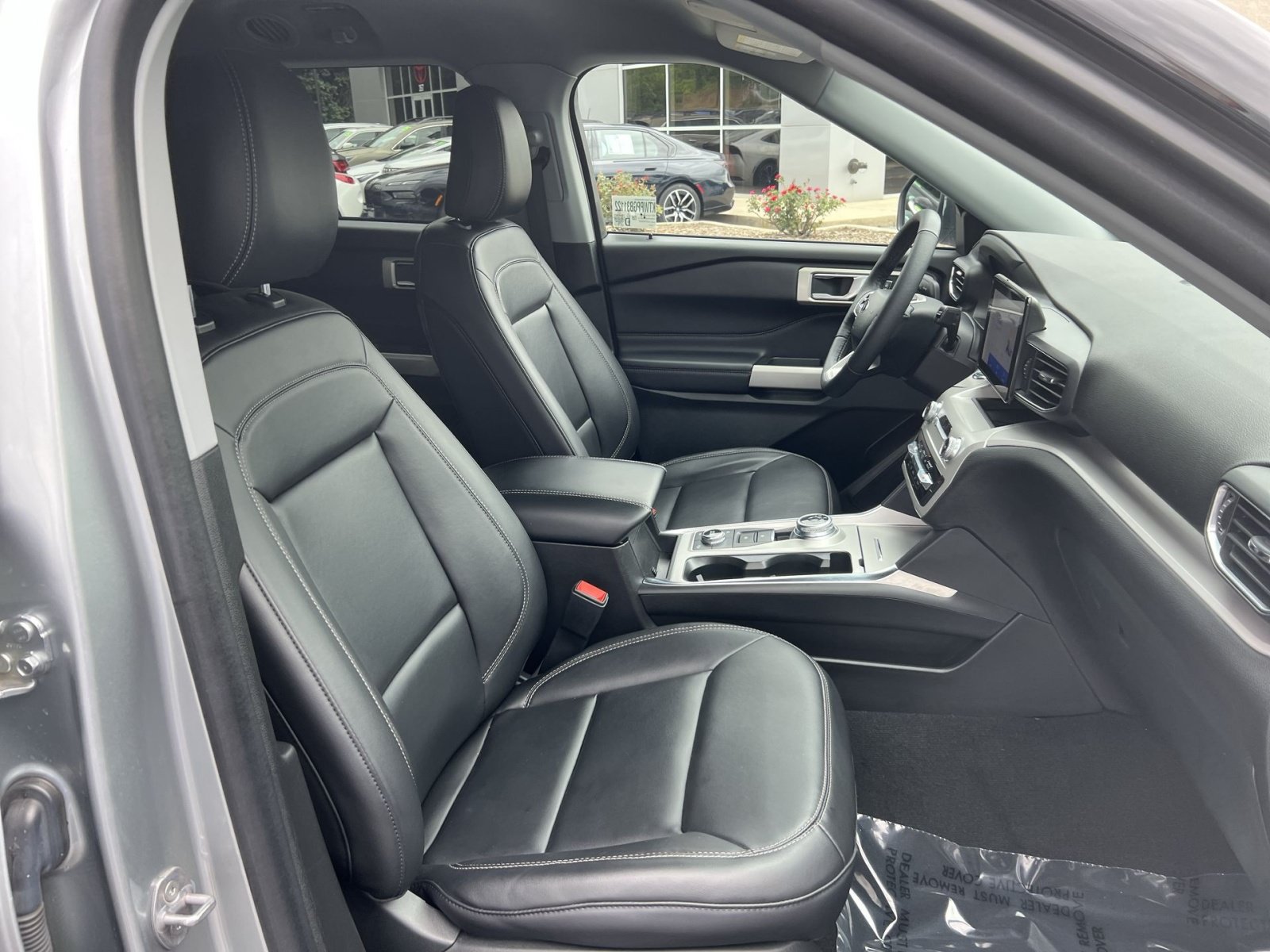 Used 2023 Ford Explorer XLT w/ Equipment Group 202A AWD/4WD image 26