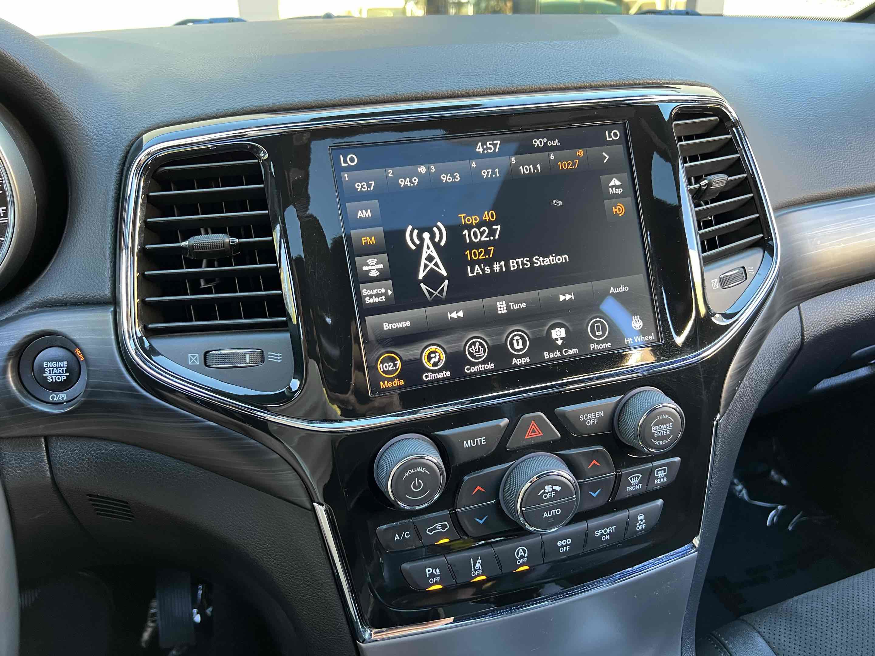 Used 2021 Jeep Grand Cherokee Laredo X image 6