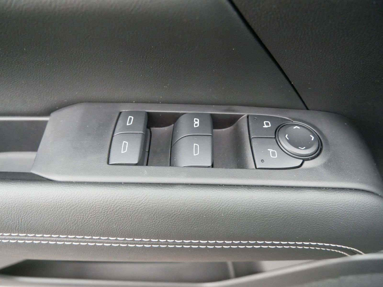 Used 2025 GMC Terrain Elevation image 15