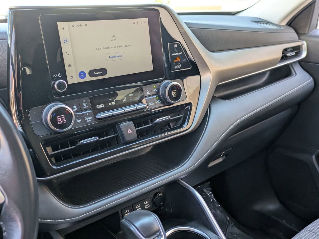 Used 2024 Toyota Highlander LE image 15