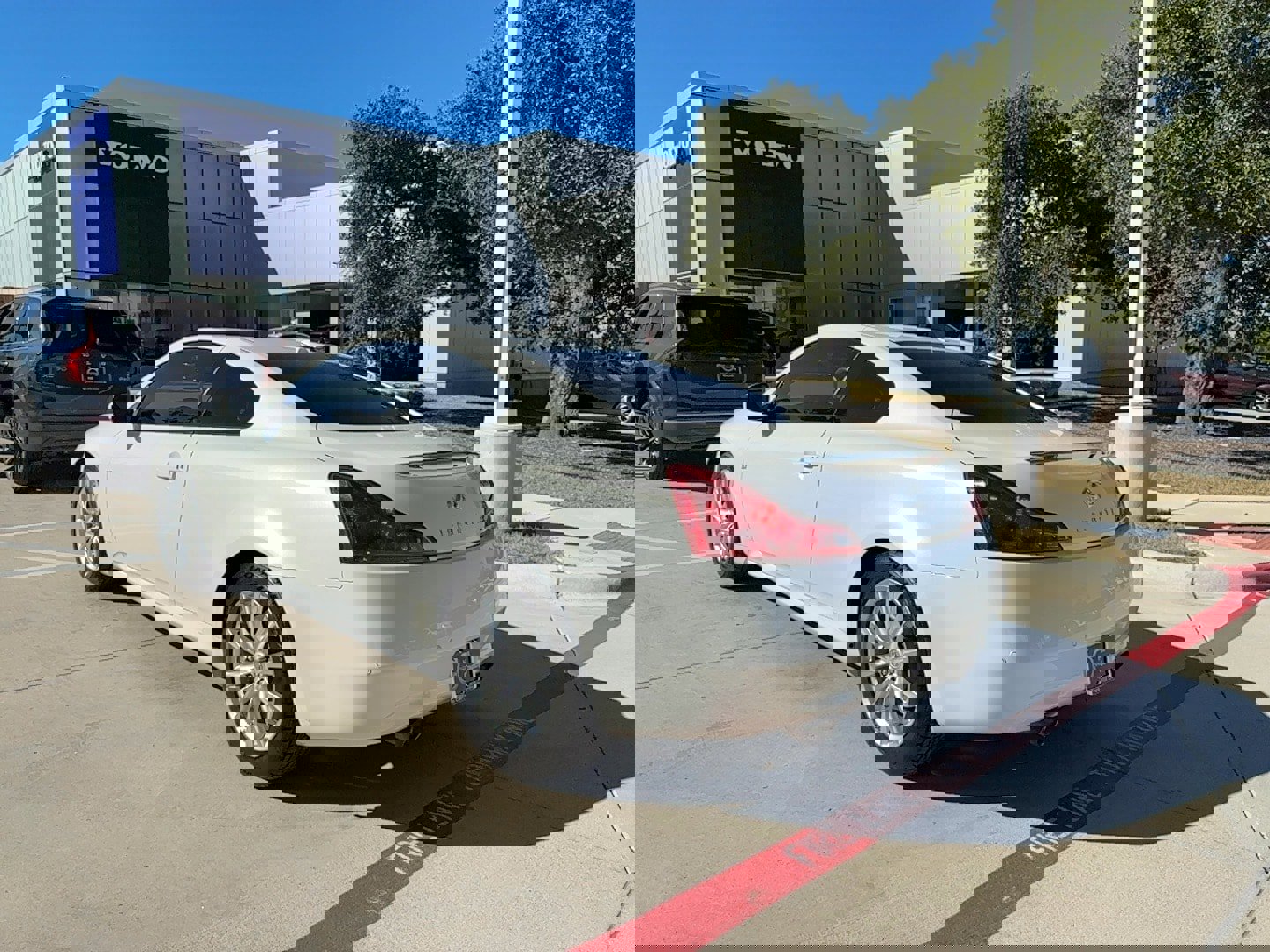 Used 2014 INFINITI Q60 Journey w/ Premium Package image 4