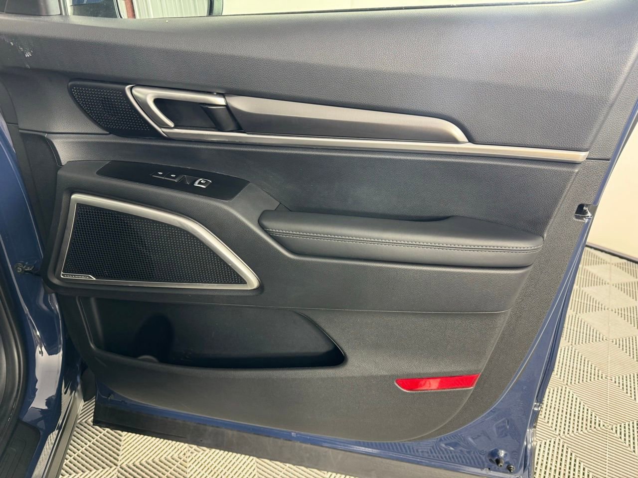 Used 2025 Kia Telluride S image 33