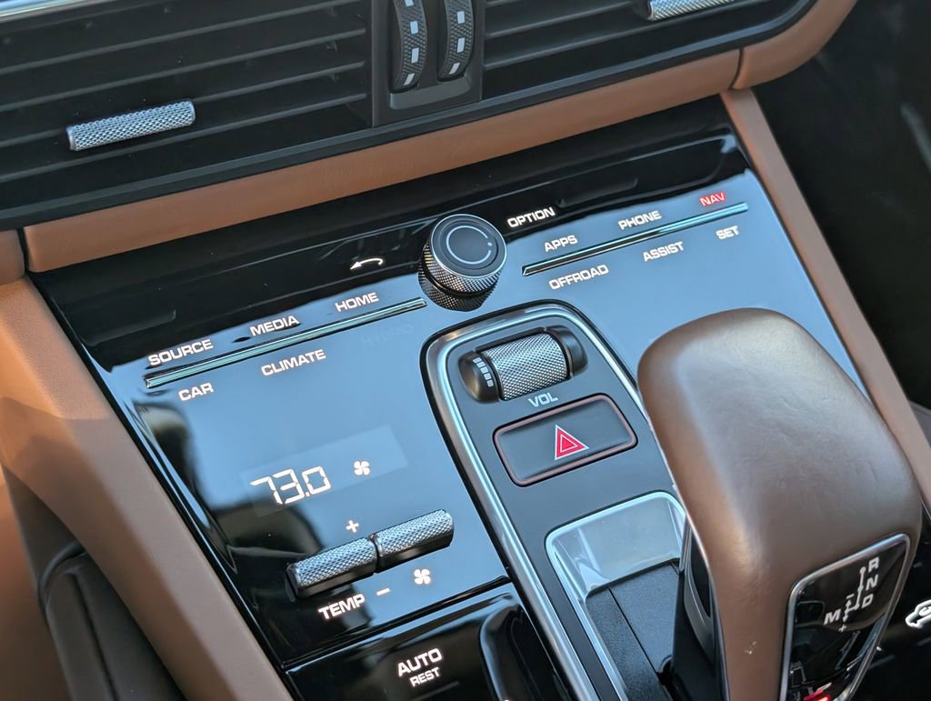 Used 2023 Porsche Cayenne Platinum Edition image 18