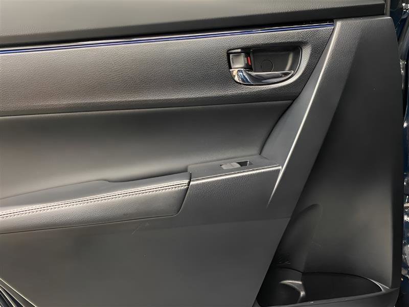 Used 2018 Toyota Corolla SE w/ Carpet Mat Package (TMS) FWD image 10