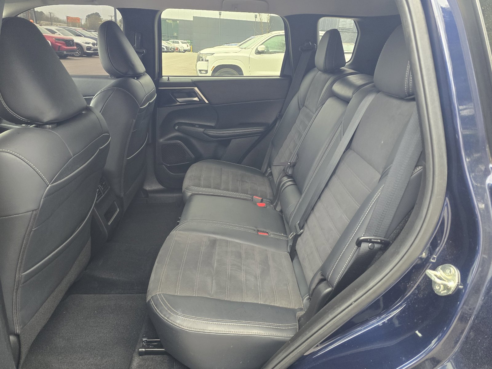 Used 2024 Mitsubishi Outlander SE image 11