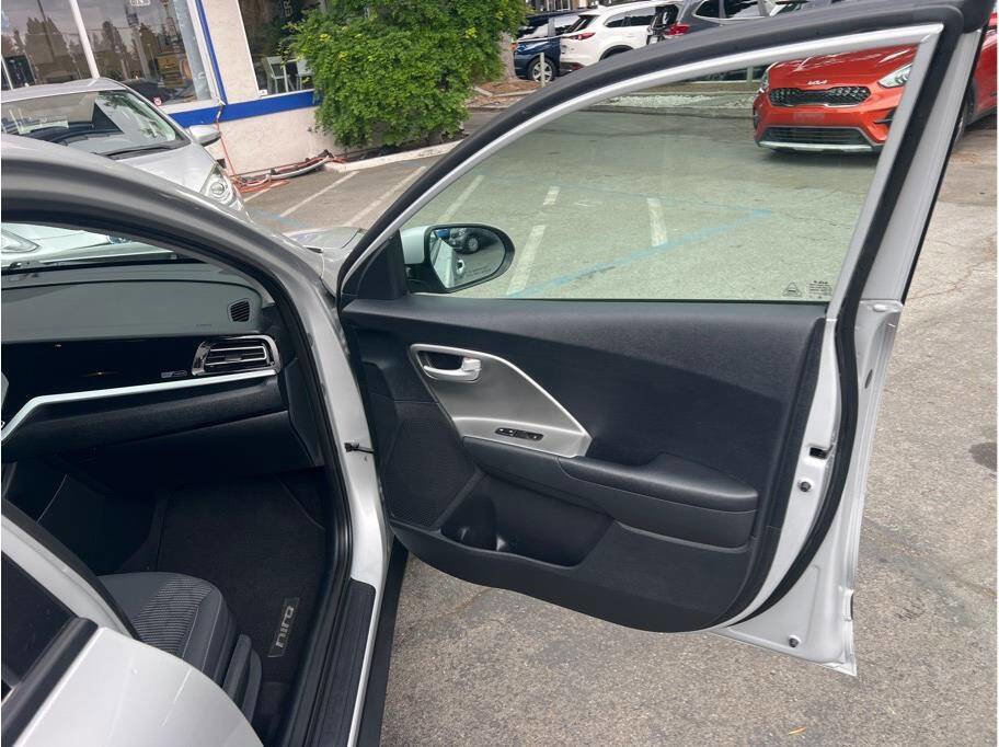 Used 2021 Kia Niro LX image 14