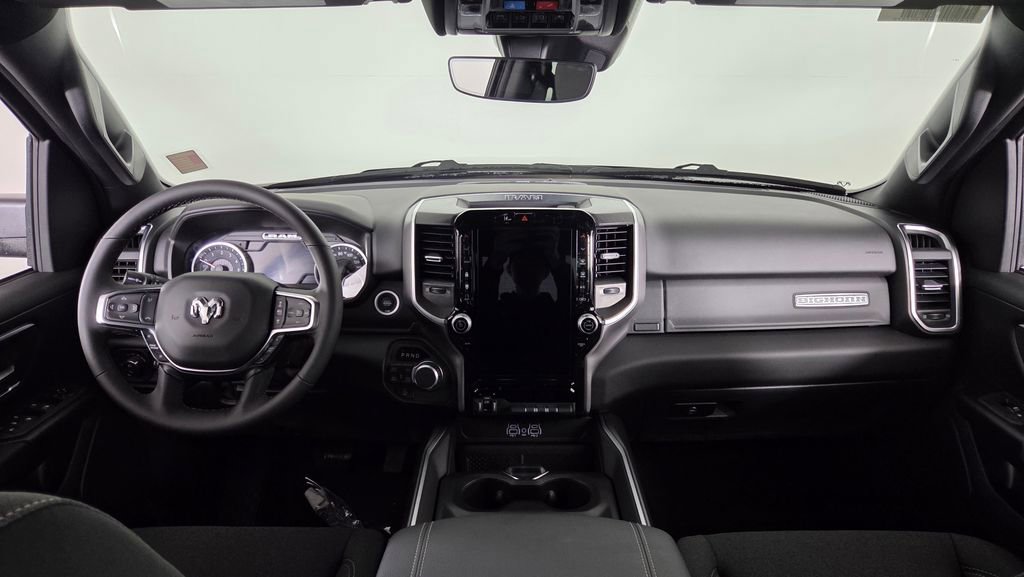 New 2026 RAM 1500 4x4 Crew Cab image 32