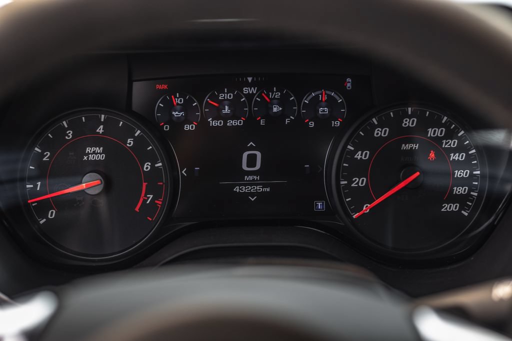 Used 2021 Chevrolet Camaro SS RWD image 8