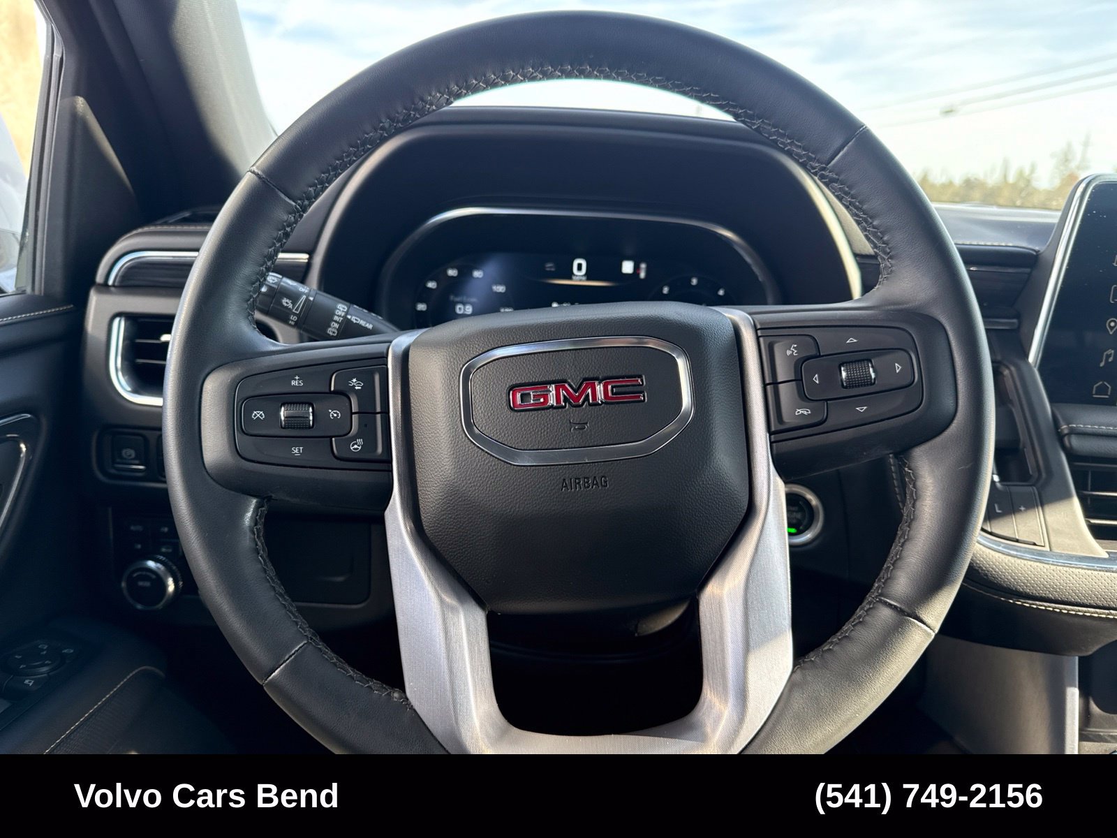 Used 2023 GMC Yukon SLT w/ SLT Premium Package AWD/4WD image 13