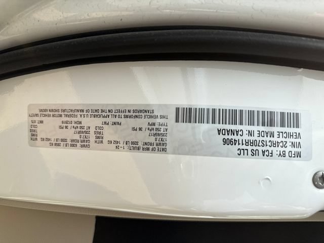Used 2024 Chrysler Pacifica Limited FWD image 17