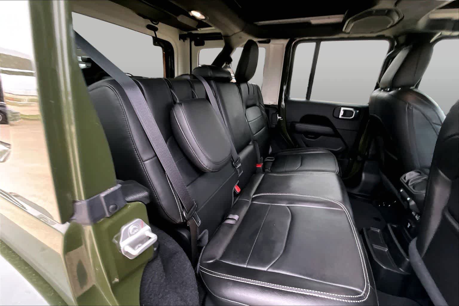 Used 2023 Jeep Wrangler Unlimited Sahara w/ Cold Weather Group AWD/4WD image 19