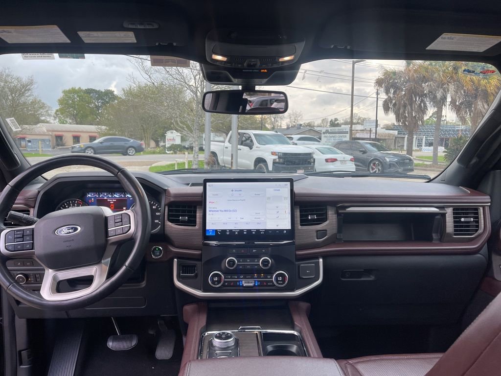 Used 2024 Ford Expedition Limited image 13