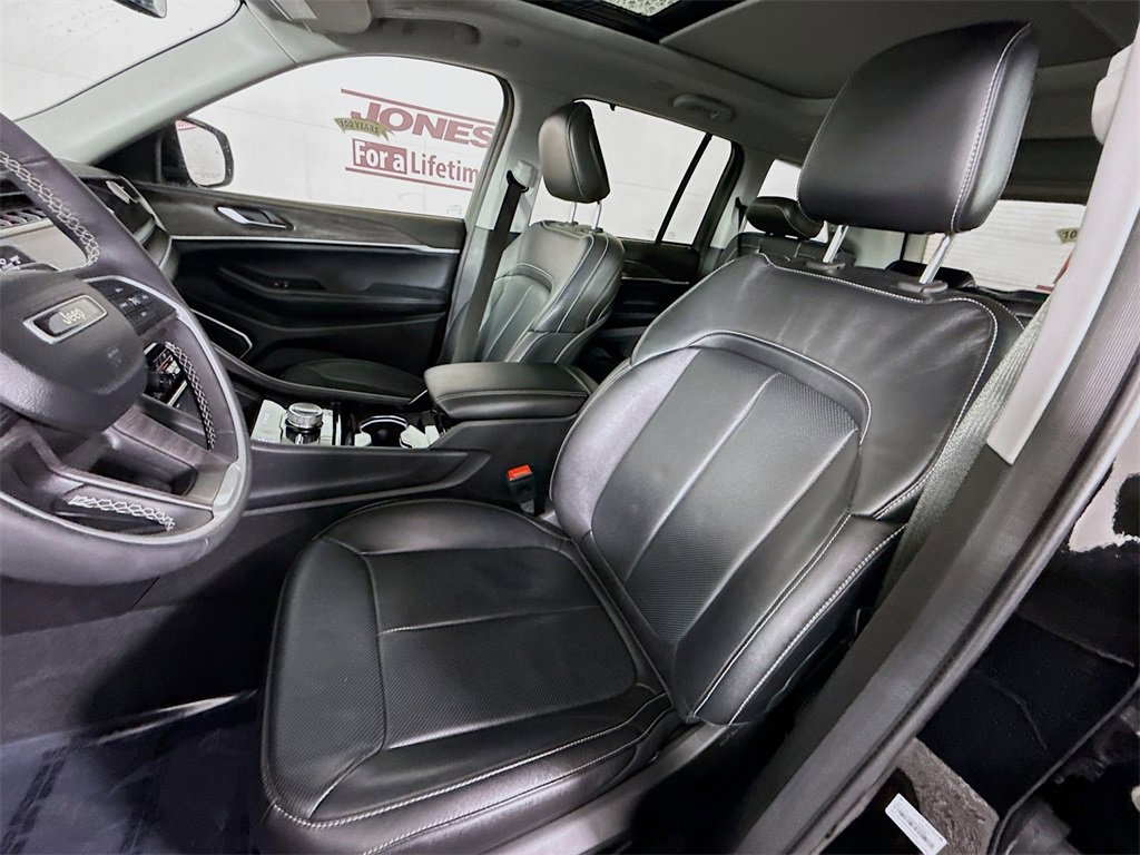 Used 2022 Jeep Grand Cherokee Limited 4xe w/ Luxury Tech Group II image 28