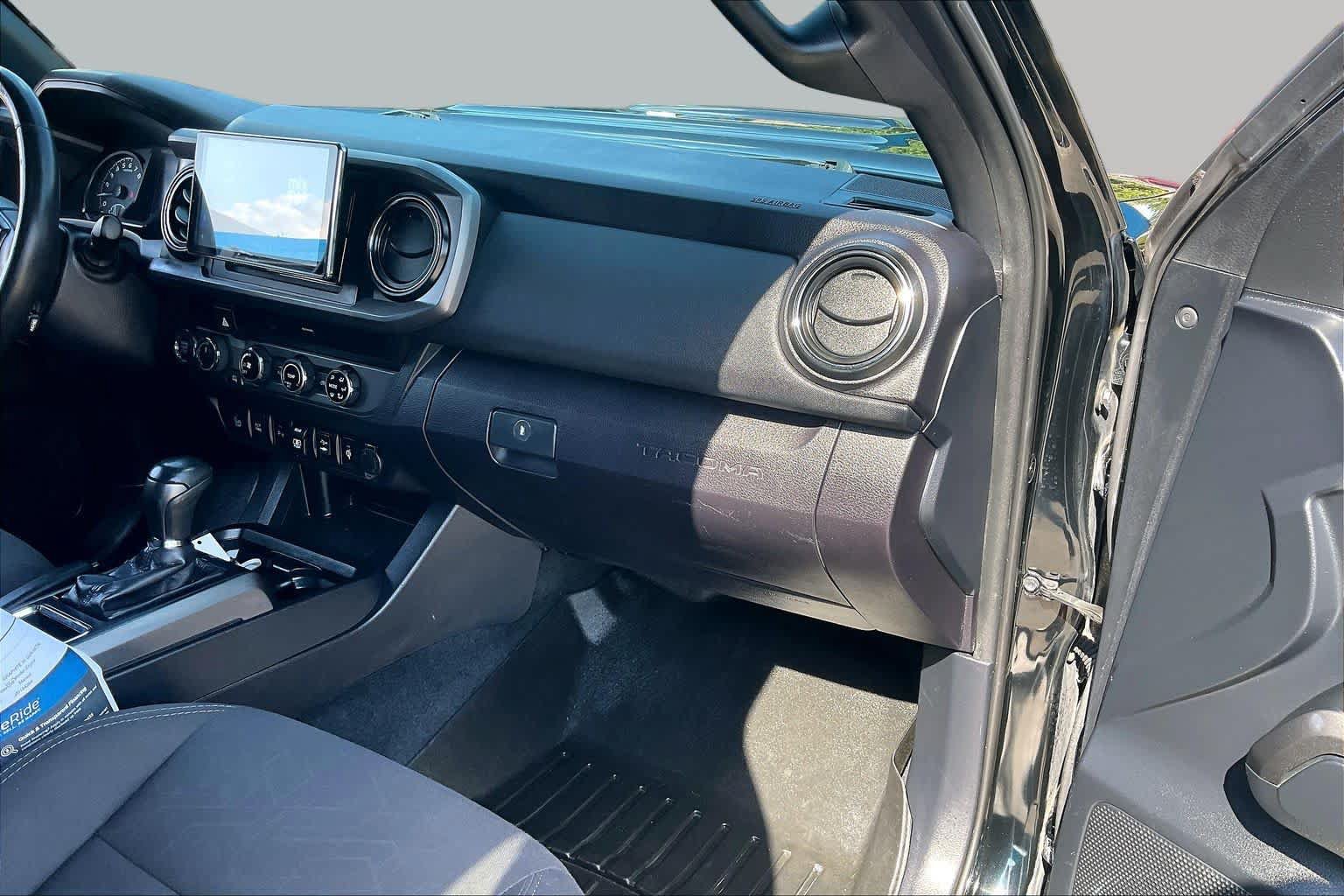 Used 2018 Toyota Tacoma TRD Sport w/ Technology Package AWD/4WD image 18