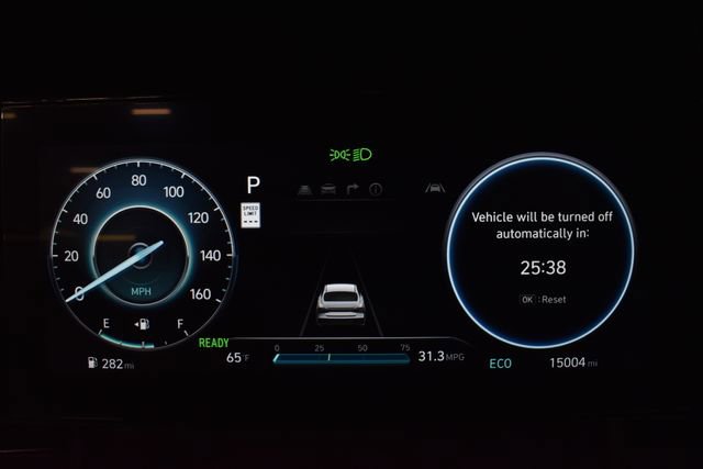 Used 2025 Hyundai Elantra Limited image 26