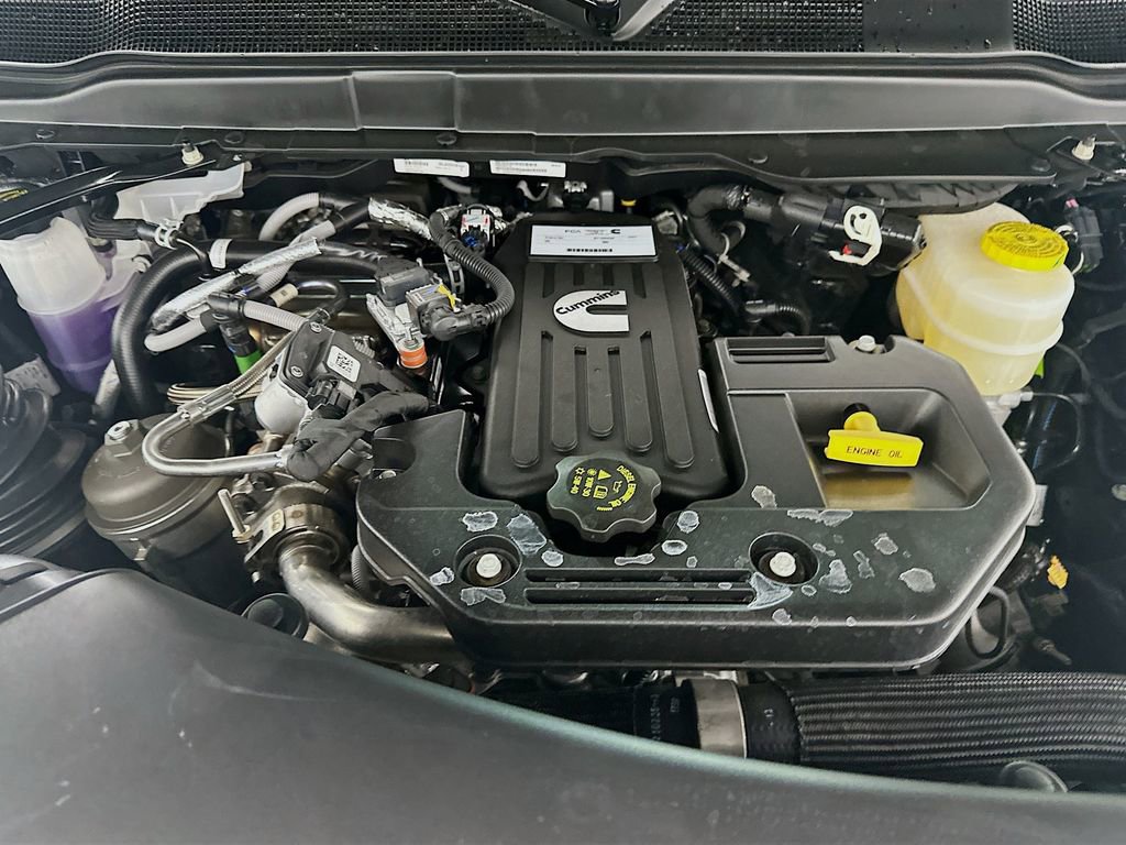 New 2025 RAM 3500 Laramie AWD/4WD image 18