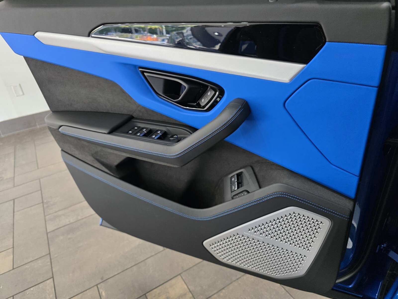 Used 2025 Lamborghini Urus SE image 21