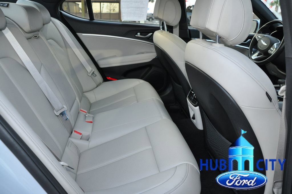 Used 2023 Genesis G70 2.0T image 14