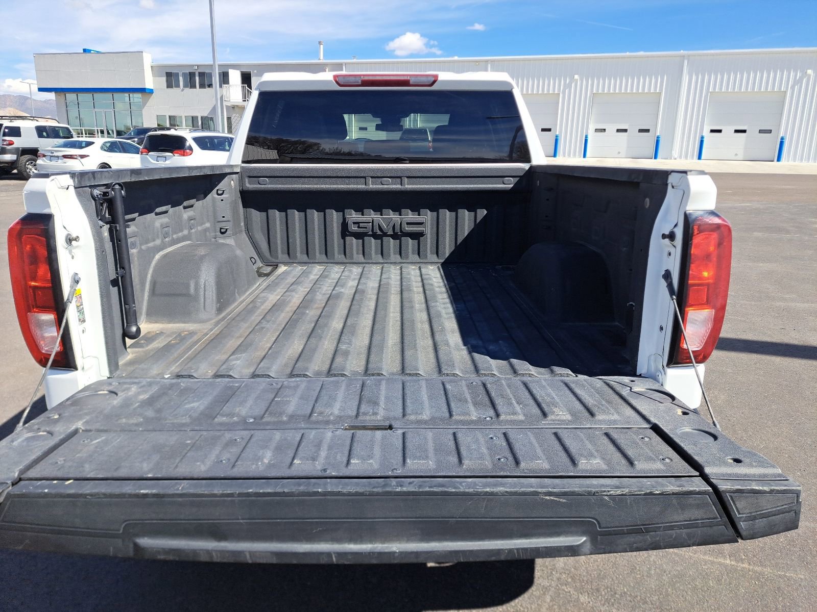 Used 2023 GMC Sierra 1500 SLE image 8