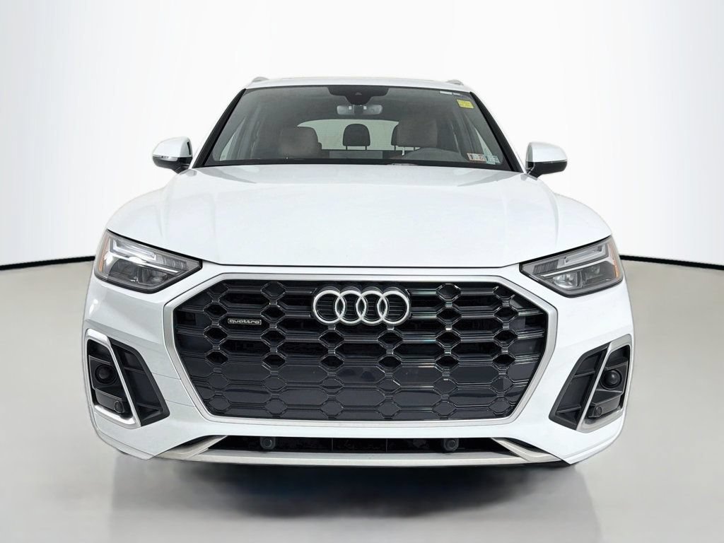 Used 2023 Audi Q5 2.0T Premium w/ Convenience Package AWD/4WD image 2
