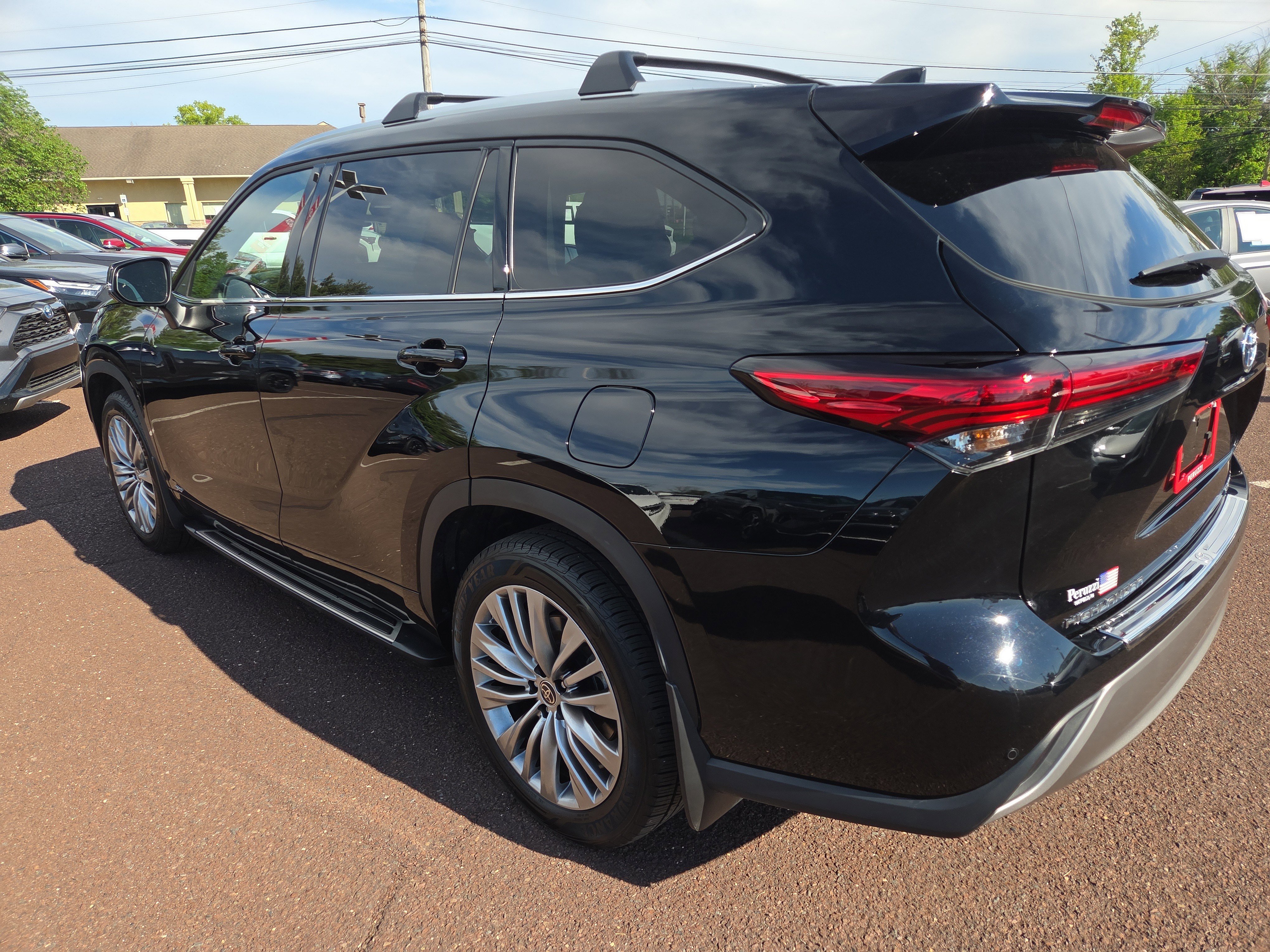 Used 2023 Toyota Highlander Platinum AWD/4WD image 5