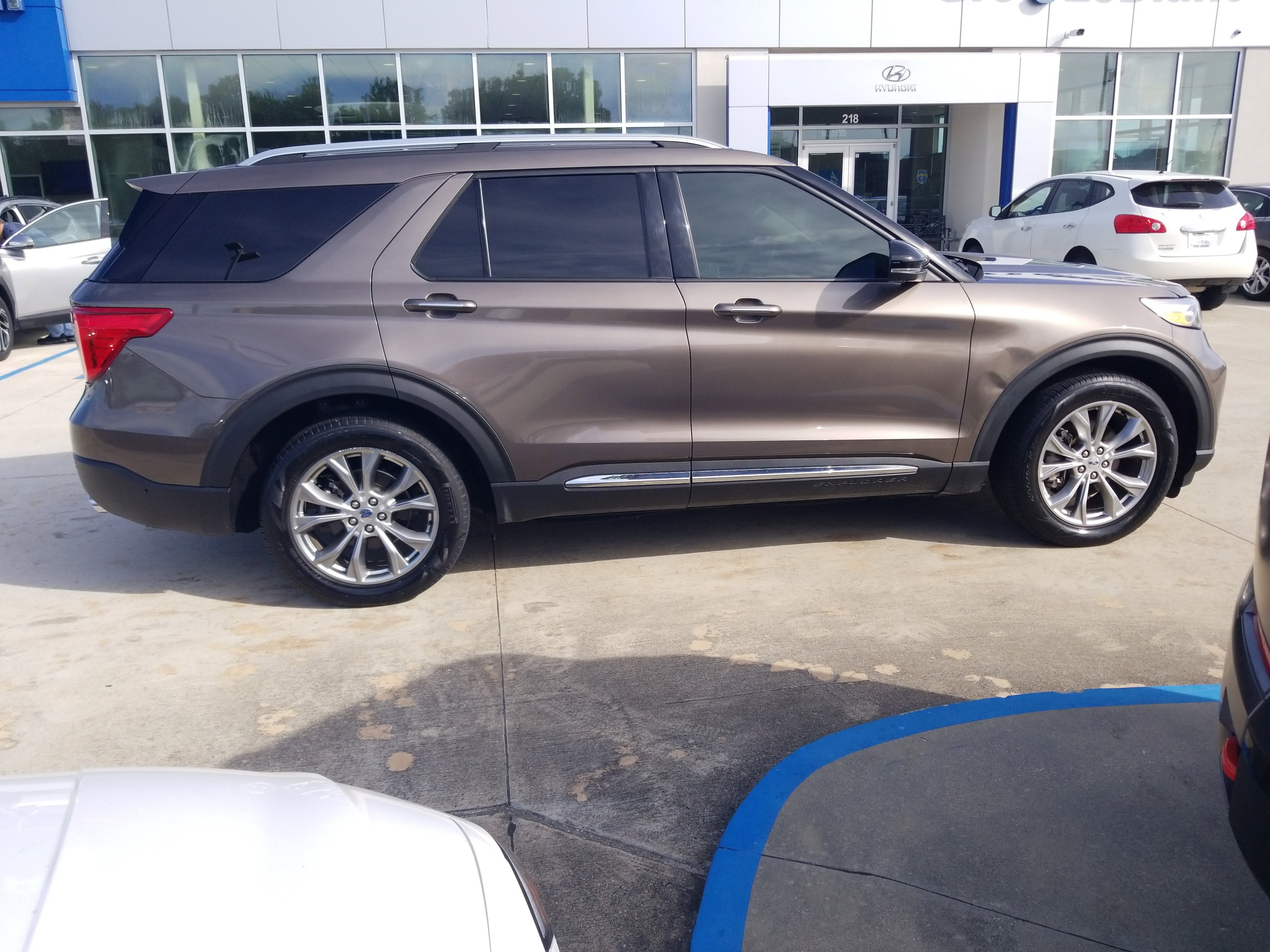 Used 2021 Ford Explorer Limited w/ Equipment Group 301A image 8