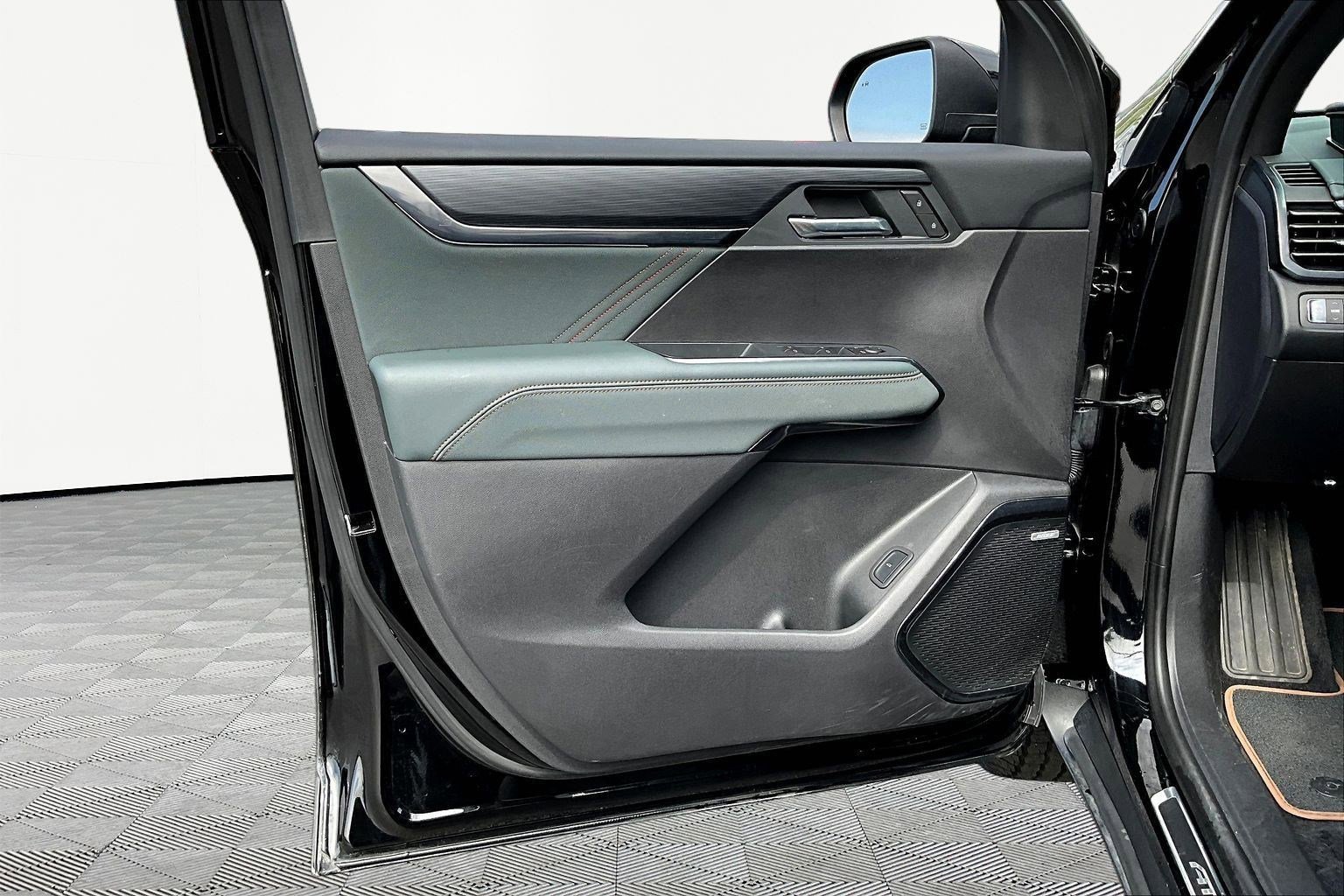 Used 2025 GMC Acadia AT4 w/ Luxury Package image 20