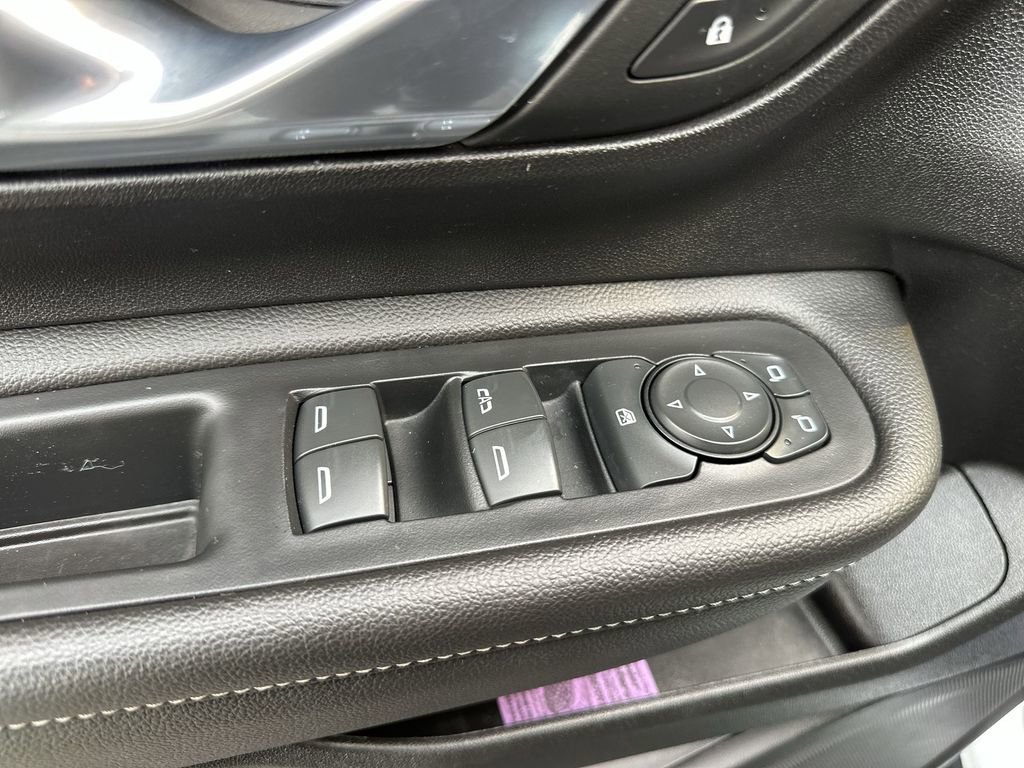 Used 2023 GMC Terrain SLE w/ Elevation Edition image 13