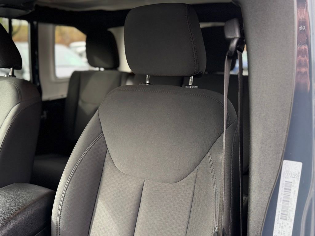 Used 2018 Jeep Wrangler Unlimited Sport w/ Power Convenience Group image 9