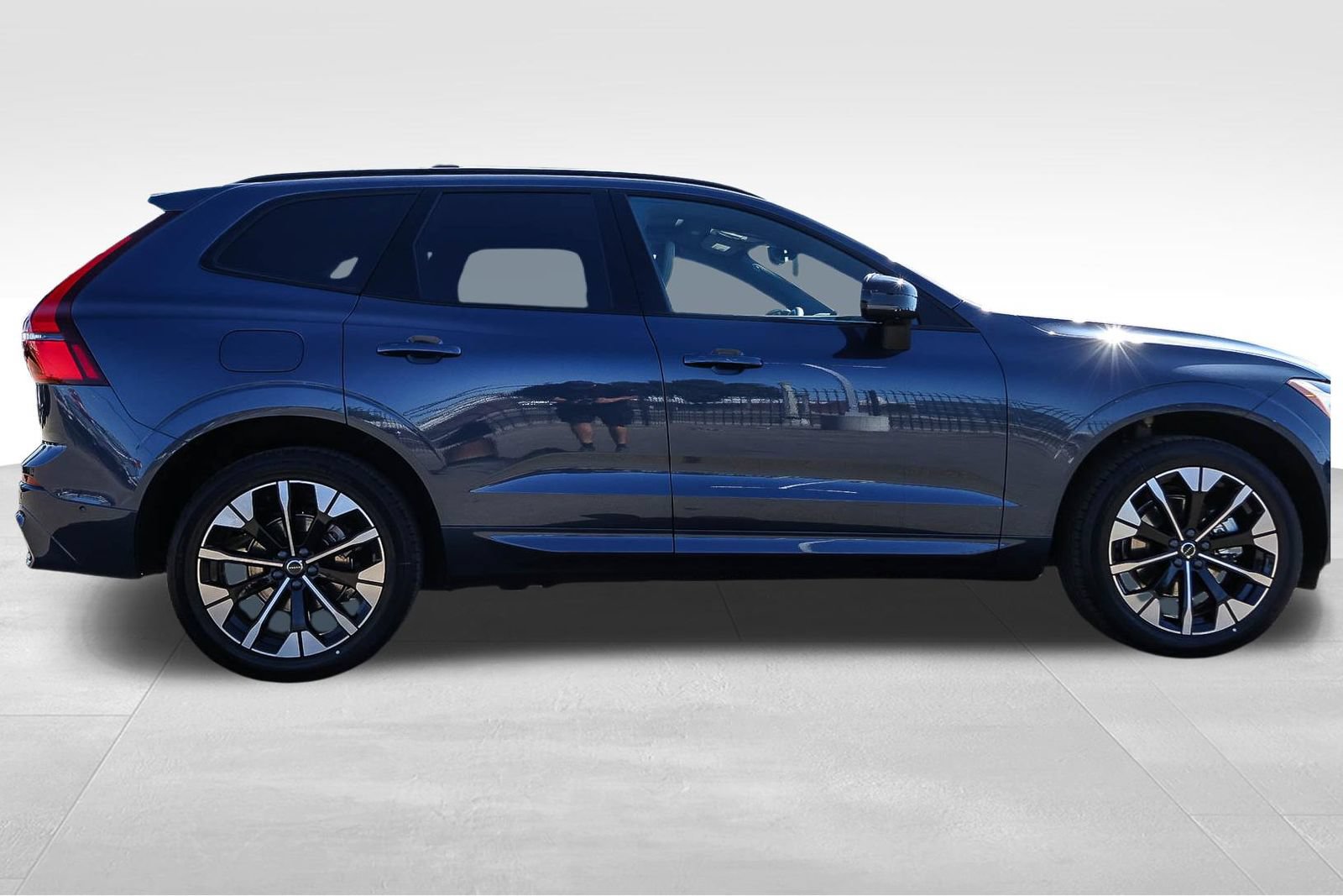 New 2026 Volvo XC60 B5 Plus w/ Climate Package AWD/4WD image 4