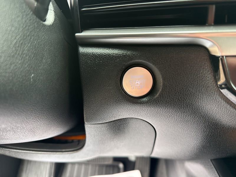 Used 2025 Kia Sorento S image 32