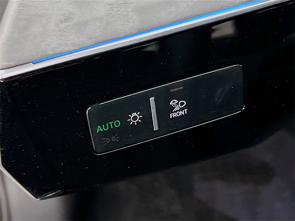 Used 2024 Audi Q8 e-tron Prestige image 10