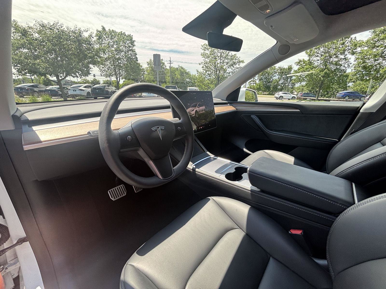 Used 2023 Tesla Model Y Long Range AWD/4WD image 27