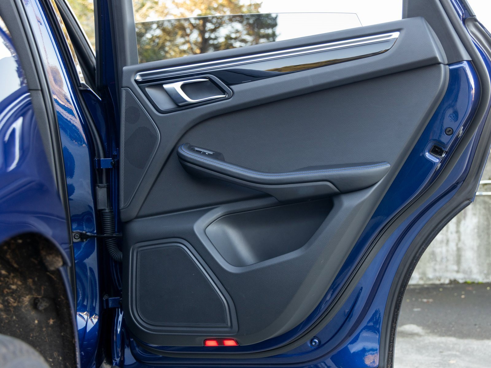 Certified 2024 Porsche Macan image 43