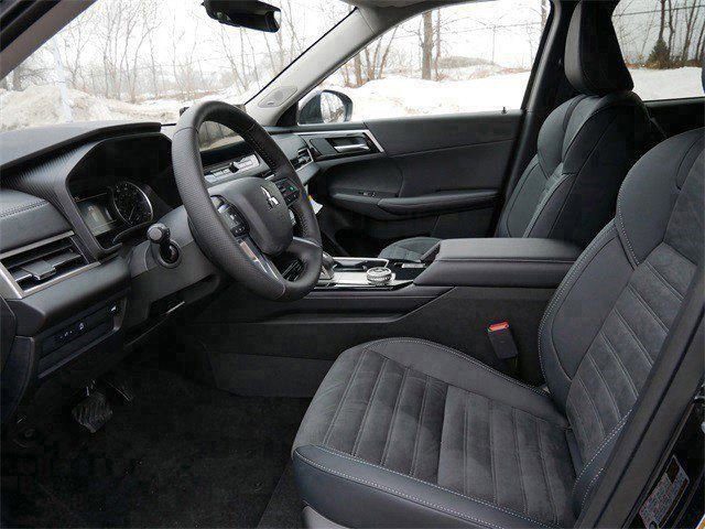 New 2026 Mitsubishi Outlander SE image 4