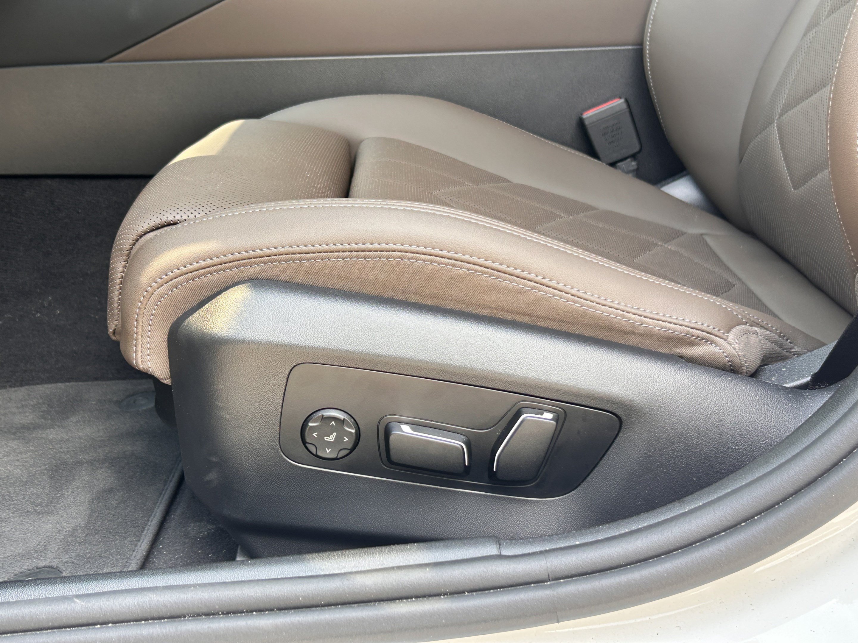 Used 2024 BMW i5 eDrive40i w/ M Sport Package RWD image 23