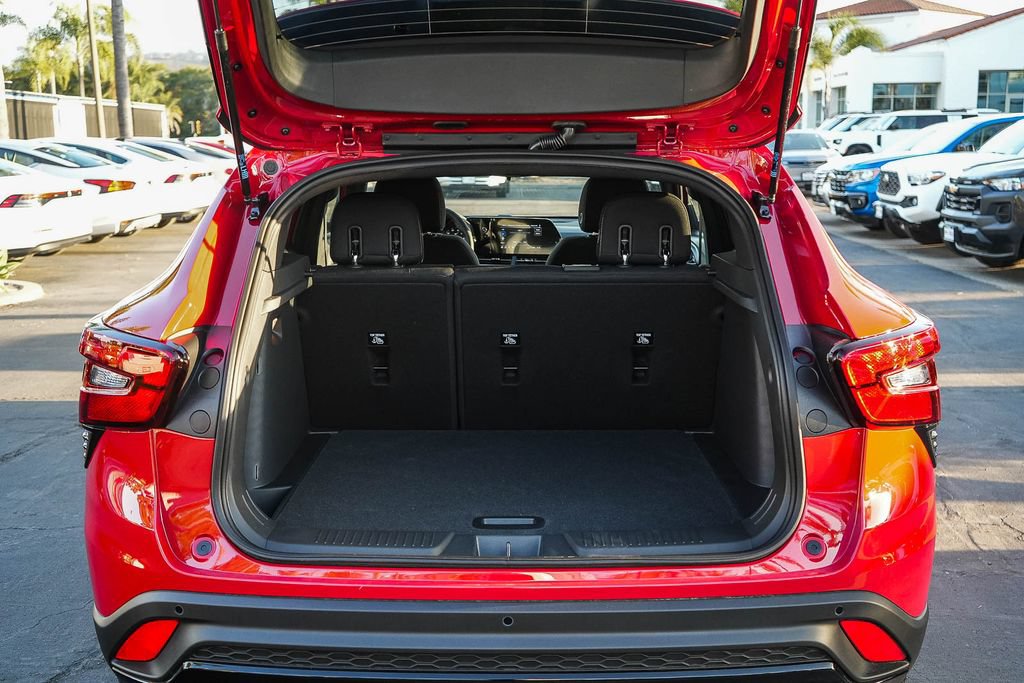 New 2026 Chevrolet Trax RS w/ Sunroof Package FWD image 25