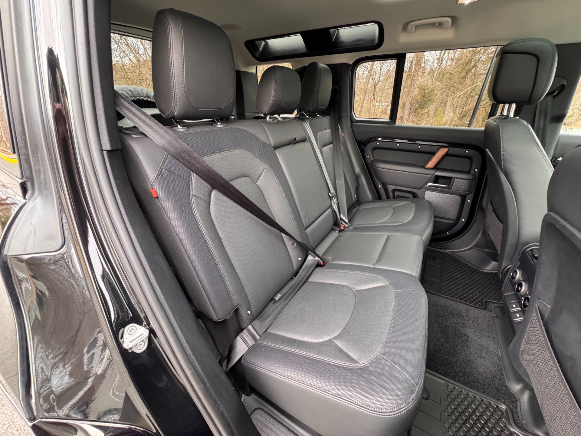Used 2023 Land Rover Defender 110 X-Dynamic SE AWD/4WD image 55