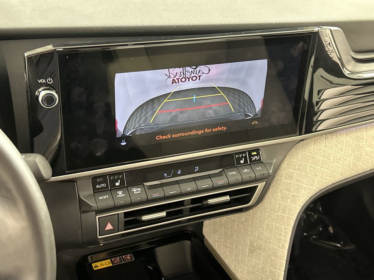Used 2025 Toyota Camry XLE image 17
