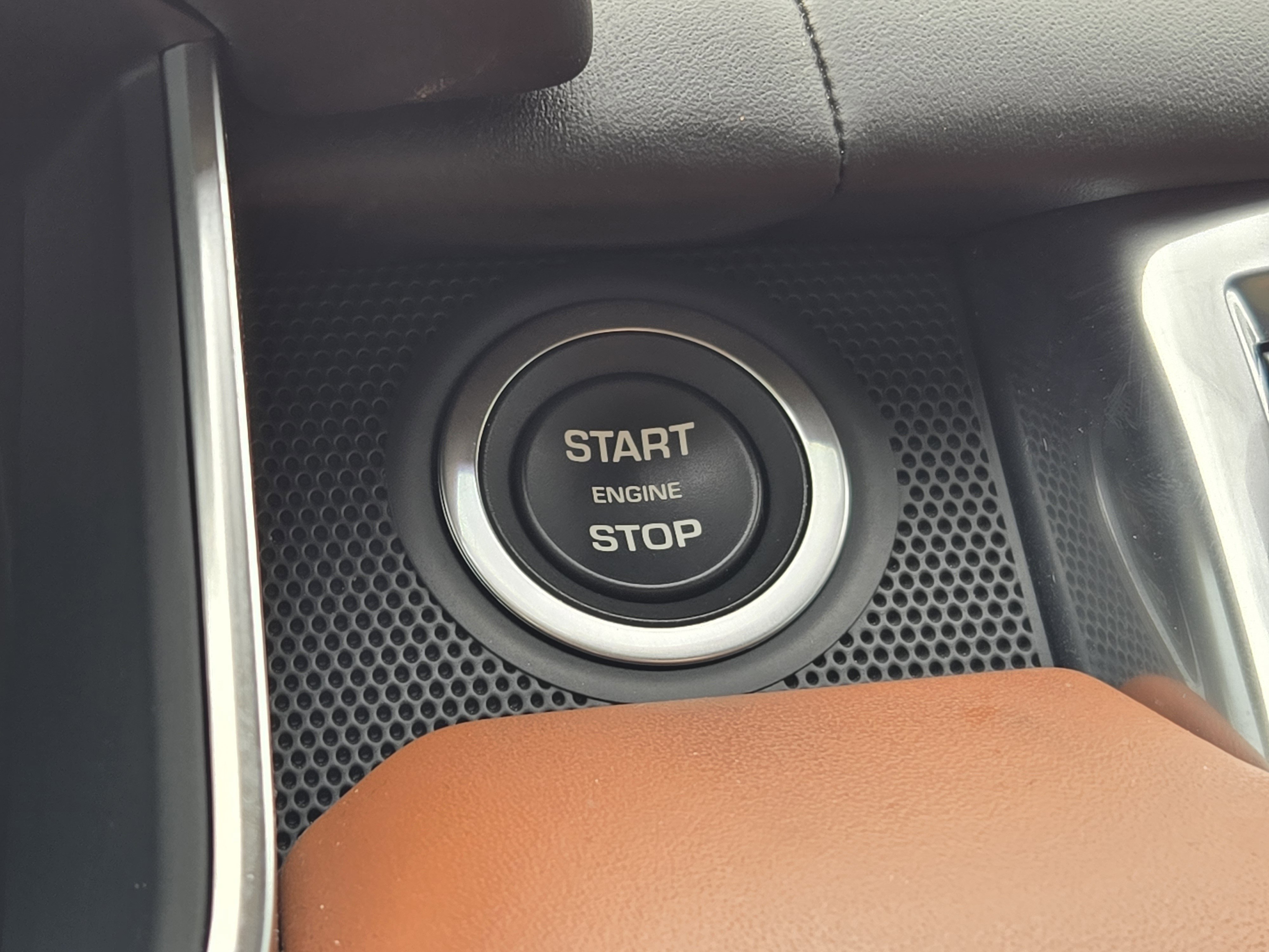 Used 2017 Land Rover Range Rover Sport SVR image 20