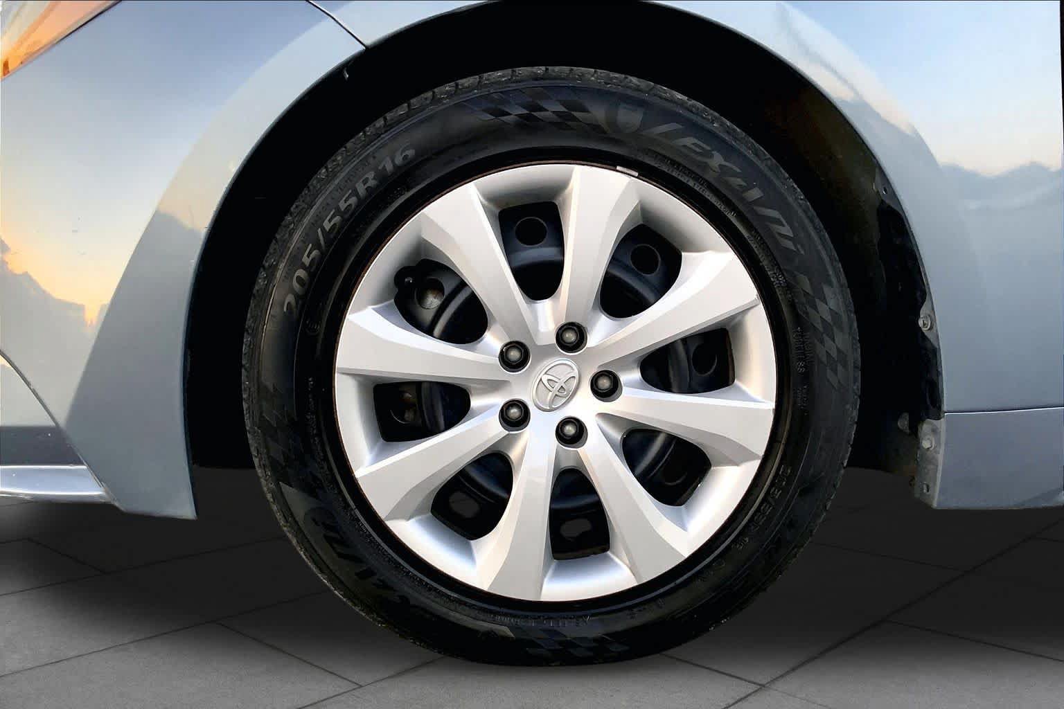 Used 2024 Toyota Corolla LE FWD image 11