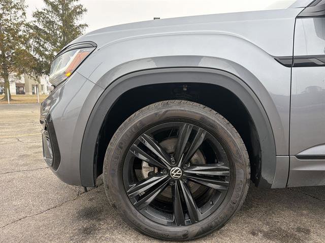 Used 2023 Volkswagen Atlas SEL R-Line AWD/4WD image 17